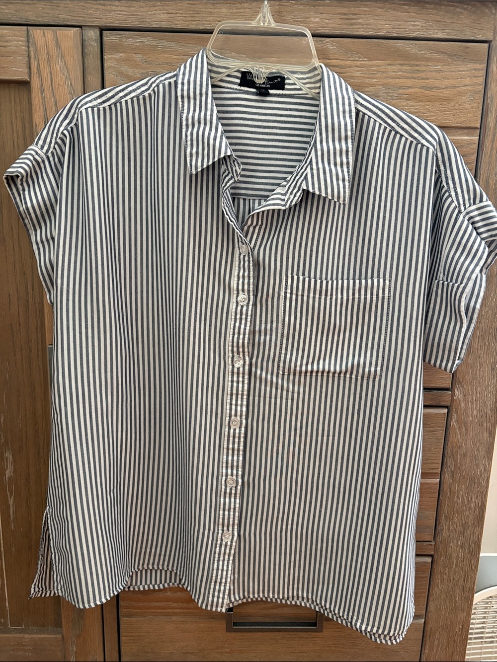 Casual Striped Short-Sleeve Shirt - White & gray size Medium